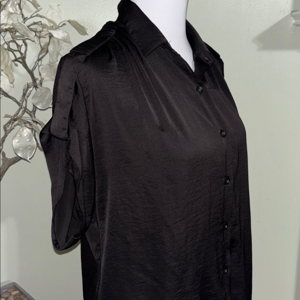 New York & Company Black Short Sleeve Blouse - Picture 2 of 4